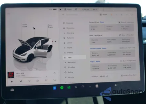 2022 Tesla Model Y Performance Dual Motor All-Wheel Drive z USA, uszkodzony, nr VIN 7SAYGDEF1NF372350